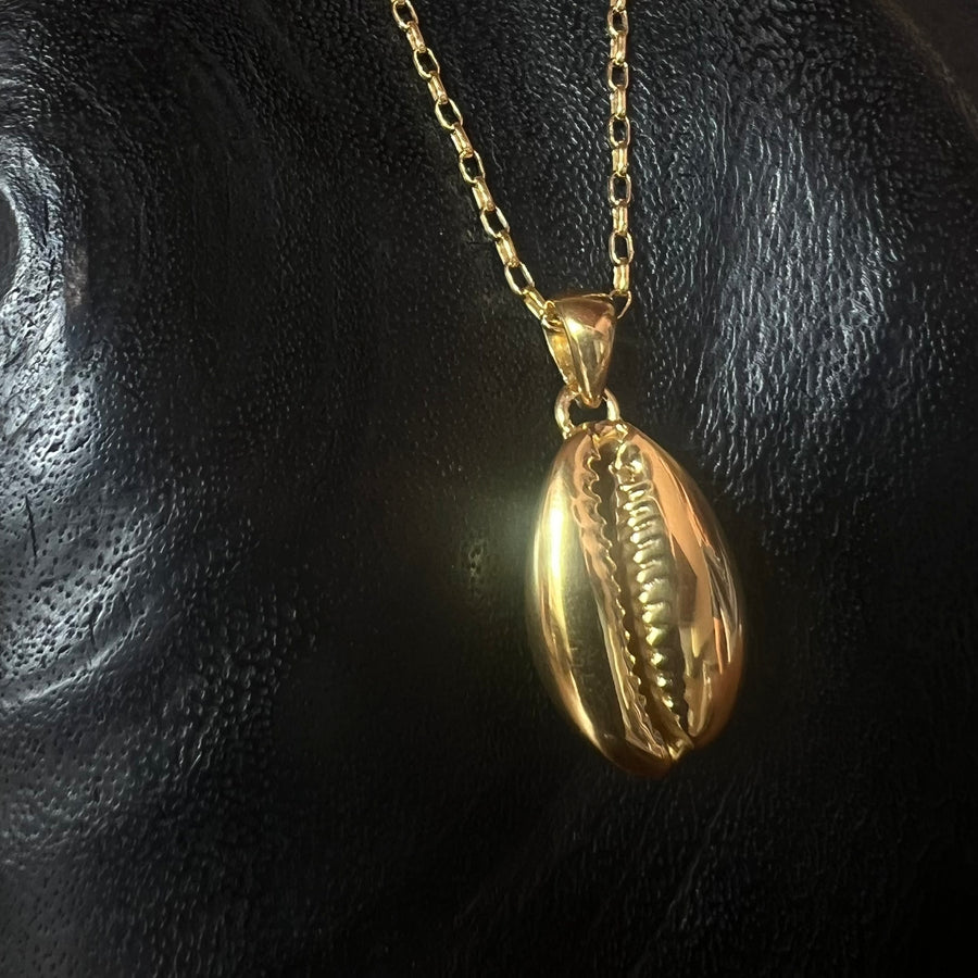 Cowrie Divine pendant gold plated